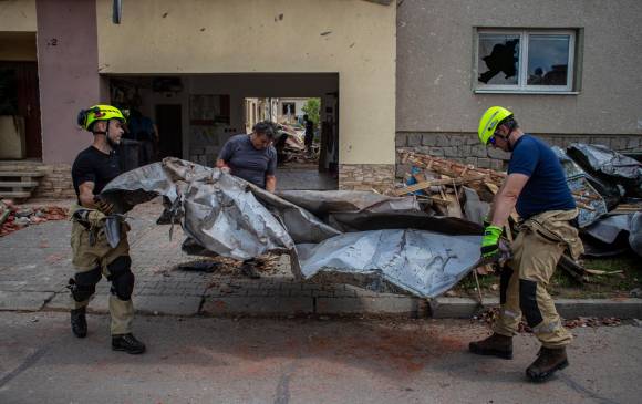 Las imágenes que deja la destrucción por tornado en República Checa