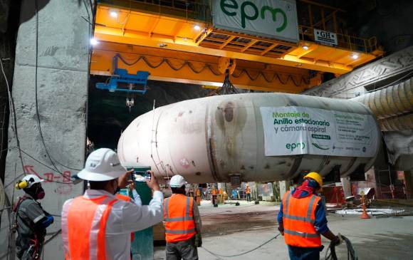 Instalan equipos que conducirán agua a la primera turbina de Hidroituango