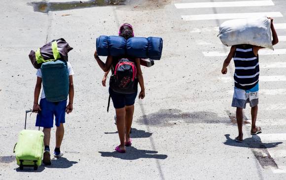 Al regularizar, el Gobierno de Iván Duque apuesta por una mirada a largo plazo de la situación venezolana. Migrantes Venezolanos en la vía Foto: Germán Espinal. 