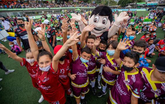 Más de 6.500 niños y niñas disfrutan en Medellín del Festival de Festivales y el baby fútbol, eventos que congregan a deportistas de todo el país. FOTOs carlos velásquez