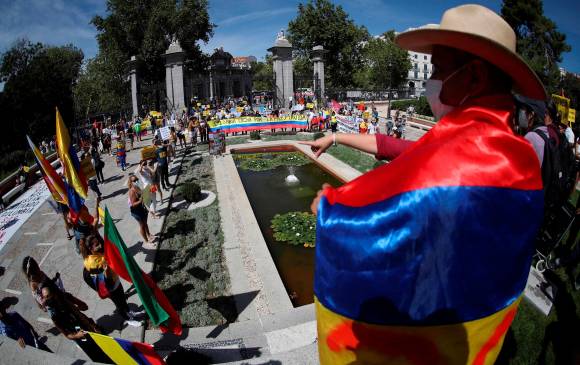 La manifestación fue convocada por residentes colombianos en España. FOTO EFE
