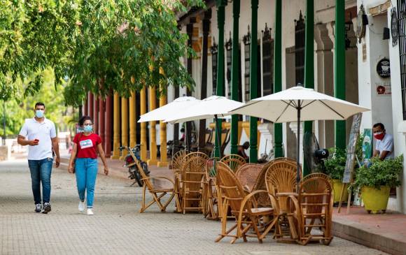 Las calles de Mompox lucen tranquilas, llenas de cafés y restaurantes con las puertas abiertas al turismo. Foto: Jaime Pérez. 