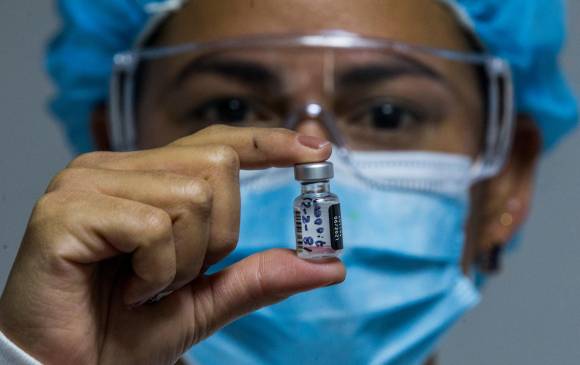 La Universidad CES de Medellín está trabajando con sus investigadores para desarrollar una vacuna contra el covid-19 que estaría lista en dos años. Foto Camilo Suárez