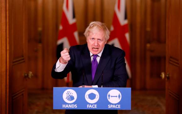 El primer ministro de Inglaterra compartió la decisión en medio de un escándalo en el que está implicado. FOTO EFE