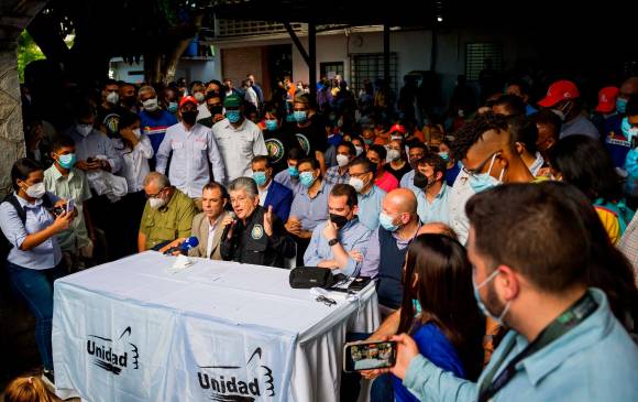 Si bien tomó la decisión de participar, la oposición denunció la falta de garantías y pidió acompañamiento internacional. FOTO EFE