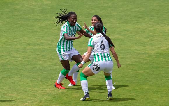 16 jugadoras verdes viajaron a Santander. FOTO Carlos Velásquez 