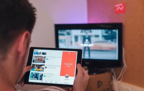 La más reciente actualización de términos y condiciones de YouTube tiene preocupados a algunos generadores de contenido. Desde la plataforma aclaran las razones y explican de qué se trata. Foto Unplash / CardMapr.nl 