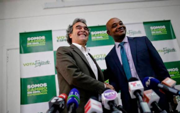El candidato presidencial Sergio Fajardo y el exministro Luis Gilberto Murillo, su fórmula vicepresidencial. FOTO: COLPRENSA.