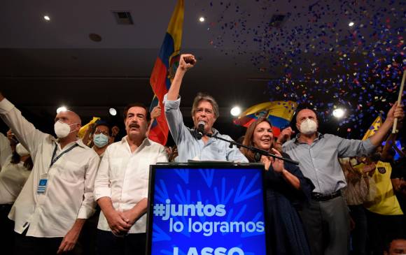 Guillermo Lasso celebró su triunfo, uno que llega en el tercer intento por ganar la presidencia de Ecuador. FOTO EFE