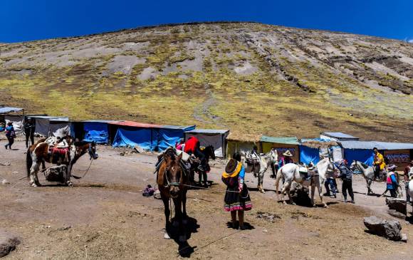 Los pobladores de la zona crían caballos para ofrecerlos como transporte a los visitantes. Debido a la altura de esta región, abunda la hierva natural de los Andes. FOTOS GETTY