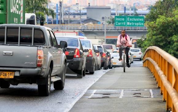 En puntos como el puente de La 30 se registraron congestiones en la jornada de retorno del pico y placa. FOTO Juan A. sánchez