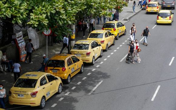La tarifa de taxis de Medellín llevaba dos años sin ser actualizada. FOTO MANUEL SALDARRIAGA
