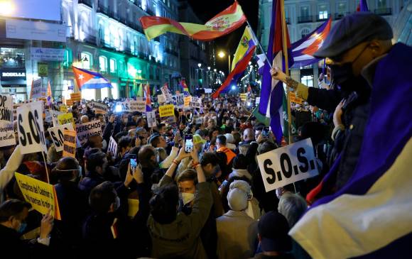 Protesta cubana en la Puerta del Sol en Madrid. FOTO EFE