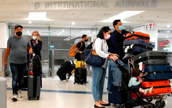 Estados Unidos abrirá sus fronteras desde el 8 de noviembre para todo tipo de viaje desde el exterior, pero se exigirá siempre que la persona que ingrese a su territorio esté vacunada. FOTO gETTY
