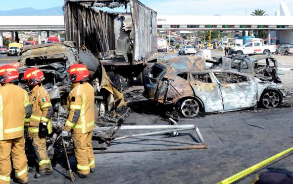 Así quedaron los vehículos tras el accidente. FOTO EFE