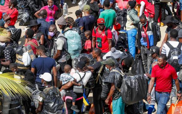 La mayoría de los migrantes que están llegando a Necoclí provienen de Haití y Cuba; les siguen los africanos y asiáticos. FOTO: MANUEL SALDARRIAGA.