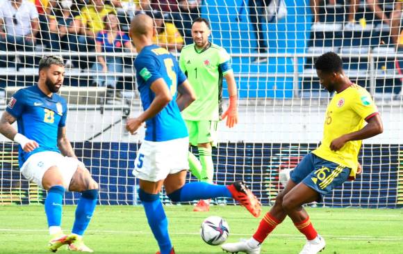 Colombia ha tenido dos exigentes rivales en los últimos partidos y en ellos, el arquero y capitán David Ospina terminó figura. FOTO FCF