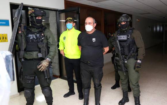 Este domingo, alias Otoniel fue trasladado a Bogotá tras su captura, efectuada en el Urabá antioqueño. En la capital, este narcotraficante fue plenamente indenficado y permanece en una base militar. FOTOS CORTESÍA POLICÍA NACIONAL