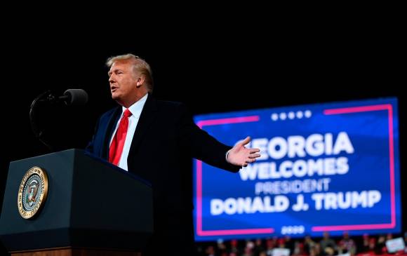 Trump le pidió a las autoridades de Georgia 11.780 papeletas porque Biden le ganó por 11.779 votos en ese estado. FOTO AFP