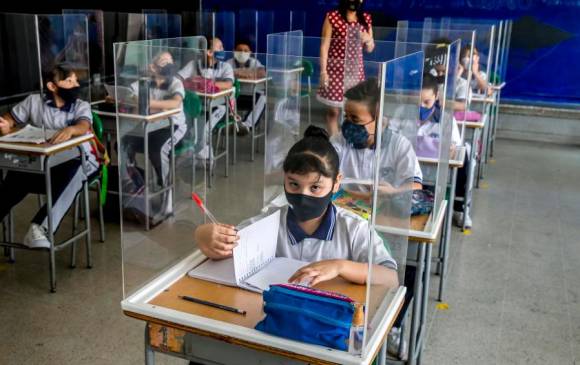 El regreso a clase se hace con todos los protocolos de bioseguridad. Foto: Juan Antonio Sánchez. 