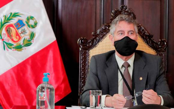 El presidente interino de los peruanos, Francisco Sagasti, fue el encargado de anunciar el nuevo confinamiento sectorizado. FOTO: Tomada de Twitter Oficial de la Presidencia del Perú
