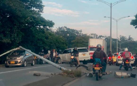 Mientras se atiende la situación en la avenida 80, la Secretaría de Movilidad recomendó tomar vías alternas. FOTO CORTESÍA DENUNCIAS ANTIOQUIA