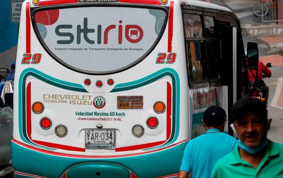 El paro de transportadores se debe a la operación del nuevo sistema de transporte en Rionegro, Sitirio. Foto: Manuel Saldarriaga. 