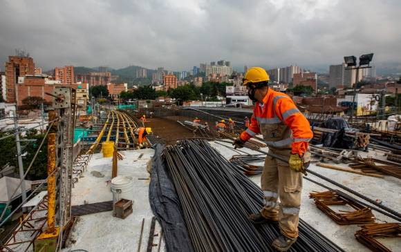 El intercambio vial de Colombia con la 80 tendrá pasos peatonales y ciclorruta a nivel de la 80. Estará listo en febrero del años entrante. FOTO camilo suárez 