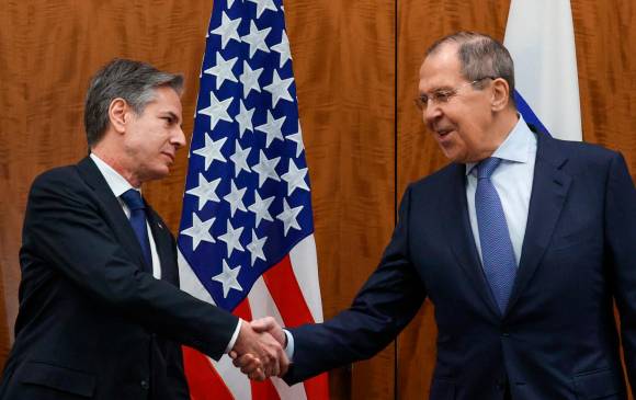 Antony Blinken, secretario de Estado de Estados Unidos, y Serguéi Lavrov, su homólogo ruso, se reunieron en Suiza, tras una nueva escalada de tensión en Ucrania FOTO EFE