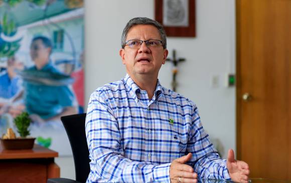 El gobernador (e) de Antioquia, Luis Fernando Suárez, hizo un balance de la vacunación en el departamento - FOTO JAIME PÉREZ