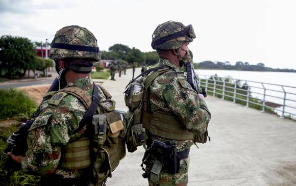 6.800 soldados de las Fuerzas Militares vigilan Arauca tras la oleada homicida de ilegales en la zona. FOTO julio césar herrera