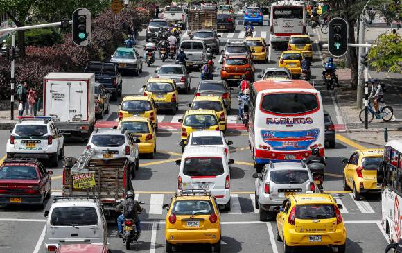 El pico y placa de dos dígitos busca mitigar las congestiones que tienen lugar en las vías del Aburrá. FOTO manuel saldarriaga 
