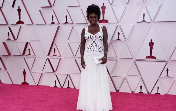 Viola Davis también nominada, escogió uno de los colores de la noche, el blanco. FOTO EFe