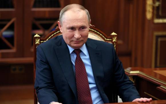 Vladimir Putin amenazó a Suecia y a Finlandia con tomar represalias militares en su contra si siguen los mismos pasos de Ucrania al acercarse a Occidente. FOTO: EFE