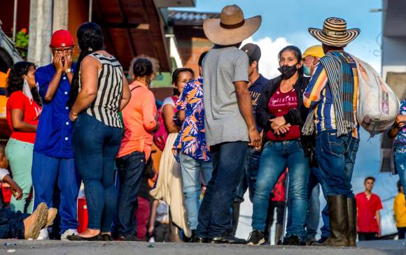 La mayoría de los campesinos cuentan haber dejado atrás cultivos, como frijol, listos para cosecha, y animales en plena cría, lo cuales temen encontrar muertos cuando regresen. Foto Juan Antonio Sánchez Ocampo