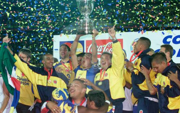 El festejo del único título en 2001. FOTO ARCHIVO EL COLOMBIANO