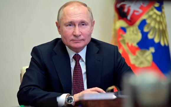 El presidente de Rusia, Valdimir Putin, asegura que no planea invadir a Ucrania, pero envía militares a las fronteras. FOTO: EFE
