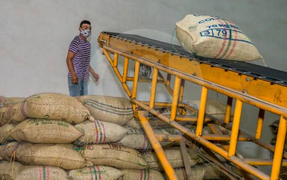 Desde finales de 2020 la carga de 125 kilos de café no baja del millón de pesos. FOTO Juan Antonio Sánchez
