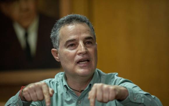 El gobernador pide debatir con argumentos sobre lo que considera tres mitos que han hecho carrera contra Antioquia. FOTO: CAMILO SUÁREZ