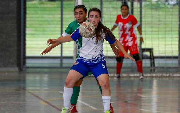 El fútbol de salón femenino ha sido otro de los atractivos en los Juegos Departamentales. FOTO MANUEL SALDARRIAGA