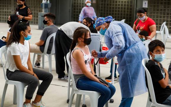 En seis parroquias de Medellín habilitaron vacunación para este domingo 3 de octubre. Foto: Manuel Saldarriaga Quintero