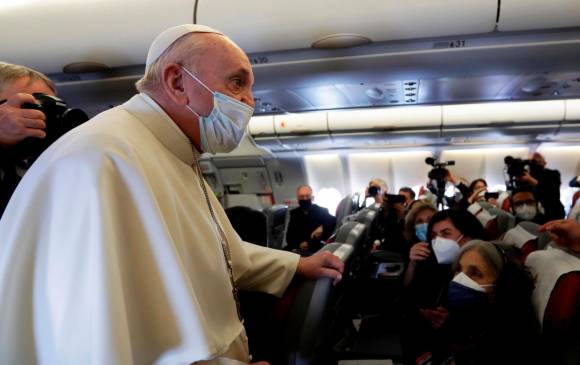 En el vuelo viajaron con el Papa 75 periodistas, entre ellos fotógrafos y operadores de cámara. Foto: Efe