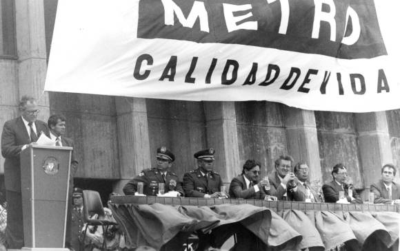 “Lo logramos. Por pujantes, por capaces, por luchadores, por tener fe”. Ese mensaje se repetía por altavoces el 30 de noviembre de 1995 durante la inauguración del metro. FOTO CIP- el colombiano