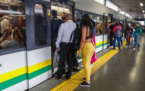 La autorización se dio tras una reducción en la ocupación UCI, que ya está por debajo del 80 % en Antioquia y la reducción en el número de contagios. Foto: Manuel Saldarriaga 