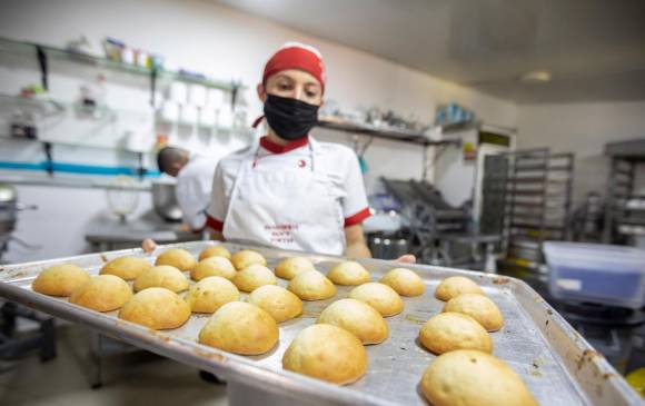 Fenalco calcula que en Colombia hay cerca de 25.000 panaderías que generan unos 400.000 empleos directos y 800.000 indirectos. En Medellín hay alrededor de 2.500 panaderías. FOTO camilo suárez