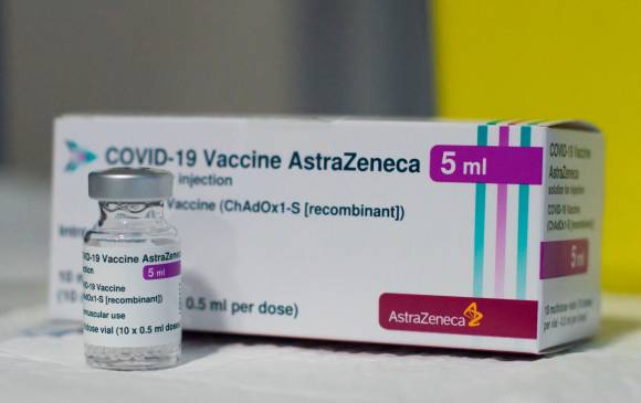 En Europa se revisan los datos de unas 17 millones de personas que fueron inmunizadas con la vacuna de AstraZeneca. FOTO Getty