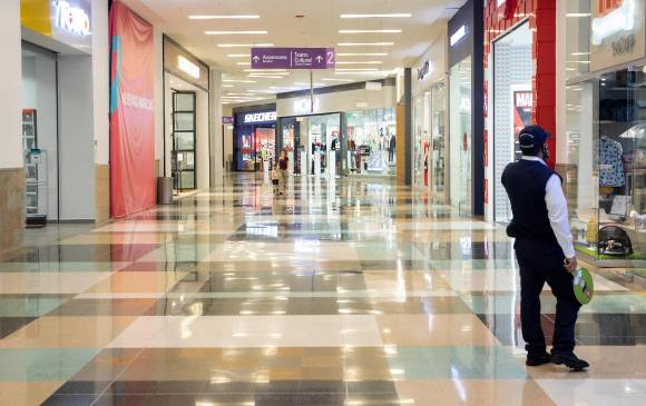 El 76% de los comerciantes antioqueños asegura que las medidas restrictivas son lo que más han afectado sus negocios. FOTO Camilo Suárez