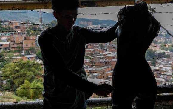 En el barrio Caicedo La Sierra de Medellín, hoy son orgullo y ejemplo, una forma para esquivar la violencia. Foto: Manuel Saldarriaga Quintero.