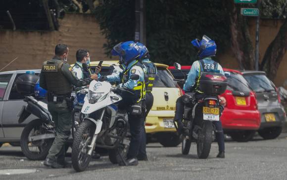 Las autoridades de tránsito han hecho 121 intervenciones contra transporte ilegal en Medellín en 2021. FOTO MANUEL SALDARRIAGA
