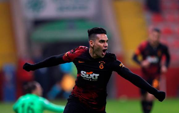 Radamel Falcao García marcó en la victoria como visitante ante Kayserispor. FOTO @GALATASARYSK